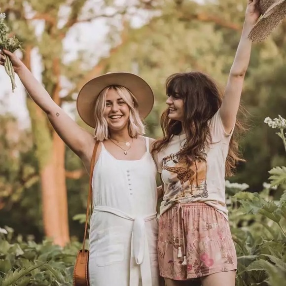 Mystic Winds Ranch Giraffe Boho Graphic T-Shirt - Picture 4 of 6